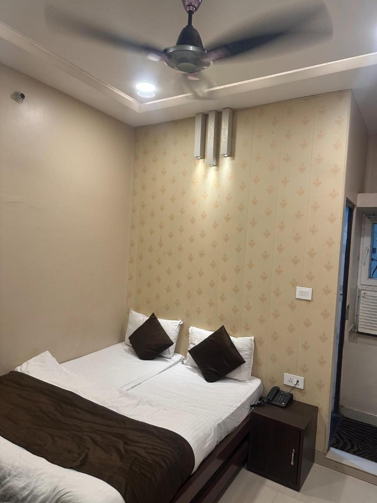 Hotel Deva Inn Varanasi Dış mekan fotoğraf