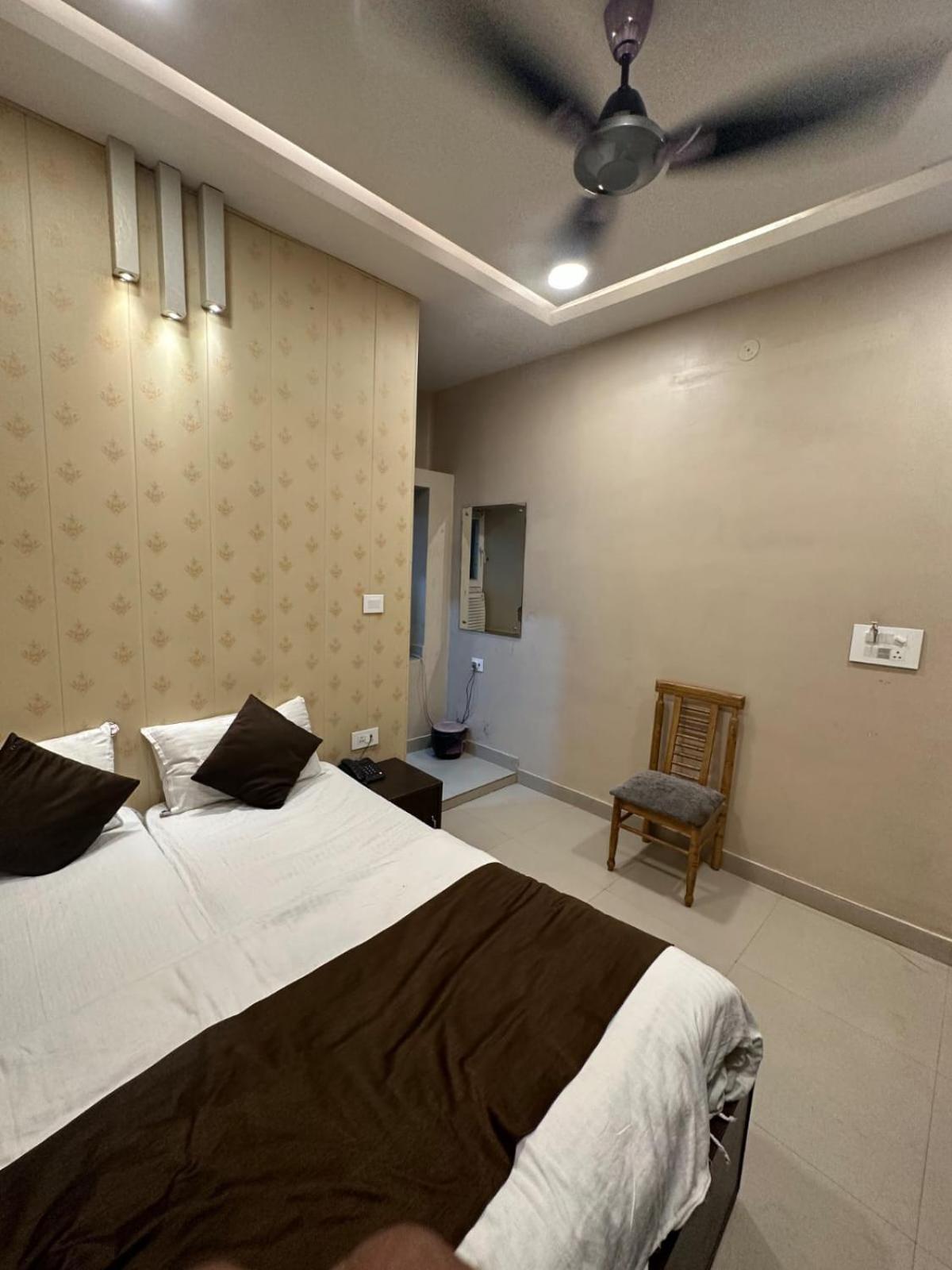 Hotel Deva Inn Varanasi Dış mekan fotoğraf